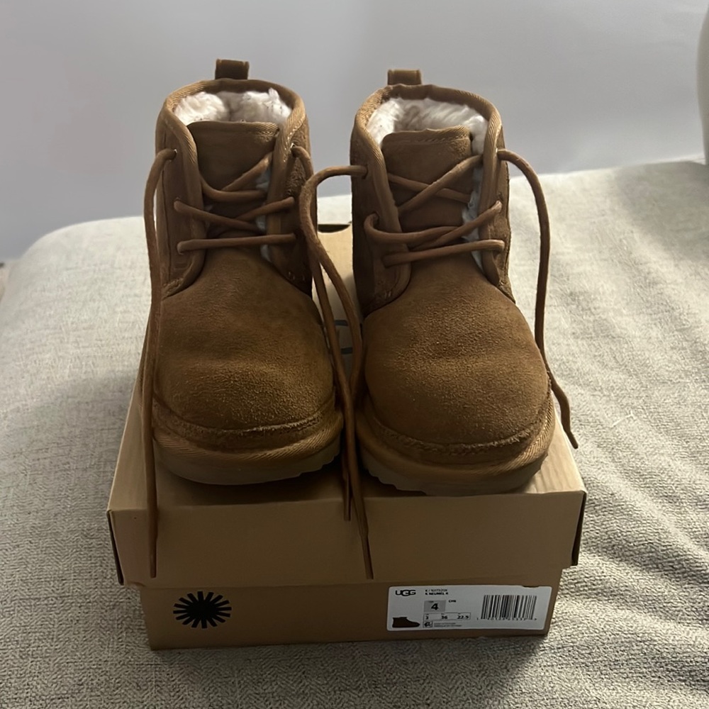 Neumel II Boots size 4 grade school unisex